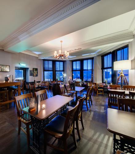 Ресторан, The Douglas Hotel in Бродік