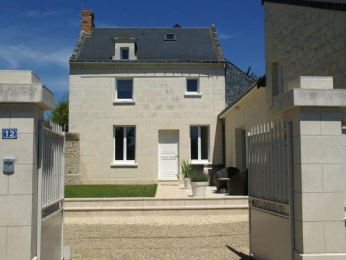 Vista exterior, Luxury holiday home with lawn in Beaumont en V ron near Chinon in Chinon