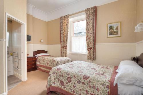 Acorn House - image 8