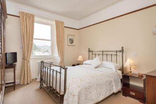 Acorn House - image 2