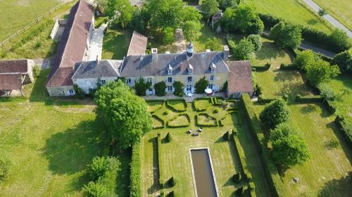 B&B Boucé - Le Domaine de Cordey - Bed and Breakfast Boucé