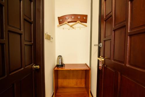 Family Room image 7