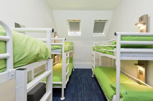 Dormitory Room (6 Adults)