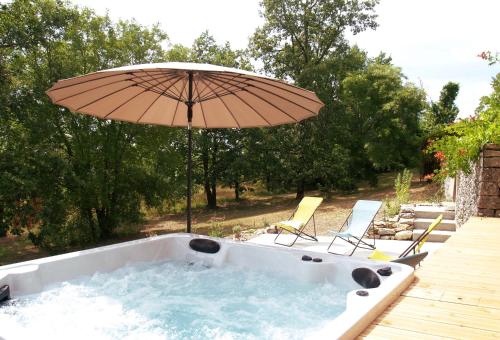 Karstais baseins, La Vayssade - Gîte de Charme - 6 pers - Piscine Jacuzzi & Truffes (La Vayssade - Gite de Charme - 6 pers - Piscine Jacuzzi & Truffes) in Lalbenque