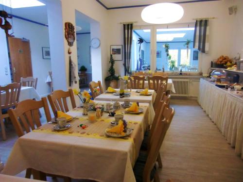 Ресторан, Hotel Ostfriesland garni in Норден