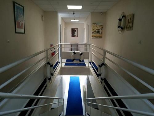 Carry Hotel - image 10