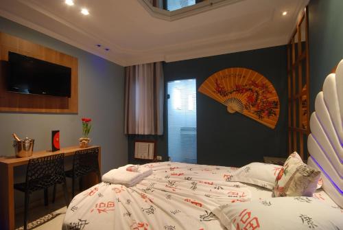 Deluxe Queen Room image 4