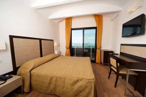 1 queen bed