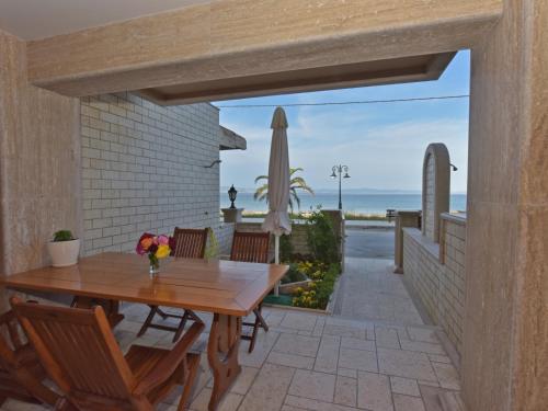  Camellia Seafront House by TravelPro Services - Nea Potidaia Halkidiki in Nea Potidaea