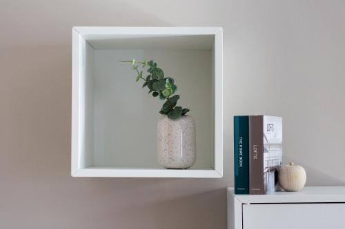 Urban Chic 1BD Apartment in Hilton district by UPSTREET - image 10