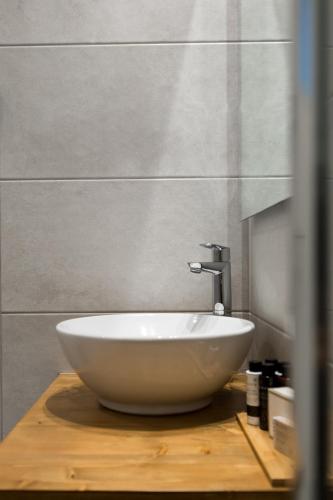 Urban Chic 1BD Apartment in Hilton district by UPSTREET - image 2