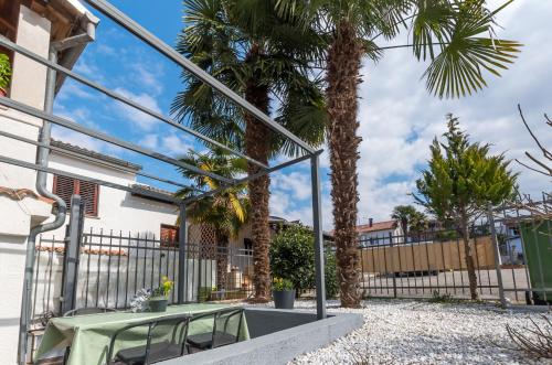Trisi Apartment