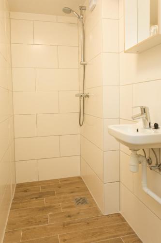Beach Hotel Katwijk Room Type - Six-Person basic Room