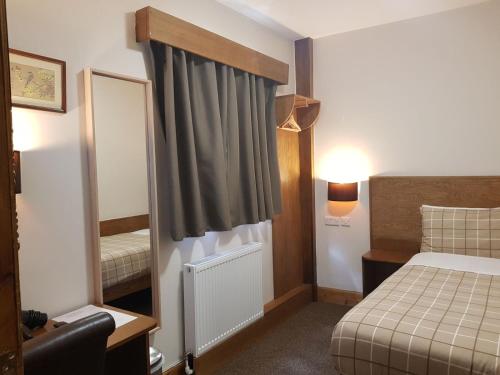 Crosshill House - image 4