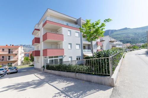  Apartment Pave, Pension in Strožanac