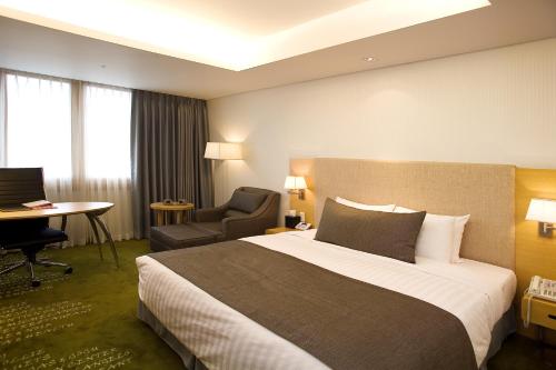 Ramada by Wyndham Songdo Room Type - Deluxe Double Room