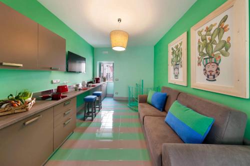 Suite Home Sorrento - image 4