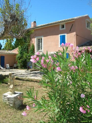 Le Mas De La Cigale Bleue, Caumont Sur Durance - Accommodation - Caumont-sur-Durance