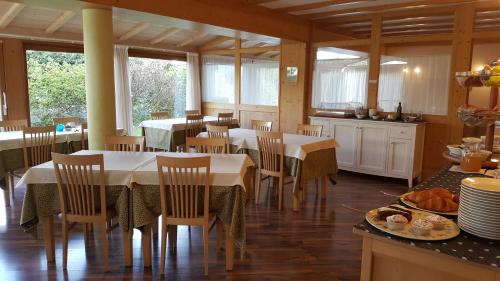 貝菲歐雷阿菲塔卡馬雷別墅酒店 (Affittacamere Villa Belfiore) in 羅佐內
