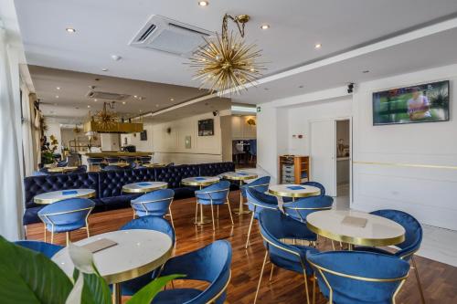 Art Hotel - image 6