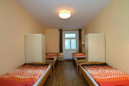 Travel Hostel - image 9