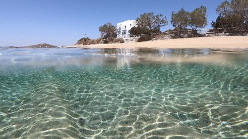 Unique Beachfront Cycladic Villa @ Agios Prokopios