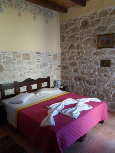  Sivas creta traditional stone house in Sívas