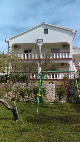  Guesthouse BILI in Karlobag