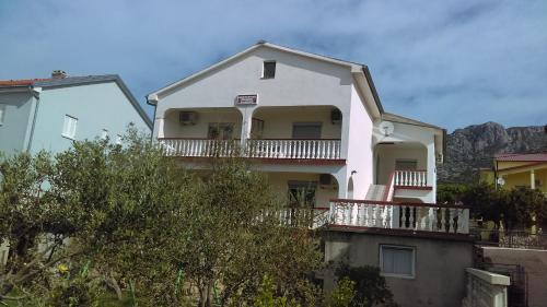  Guesthouse BILI in Karlobag
