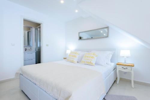 San Lorenzo Deluxe Room with Balcony 3