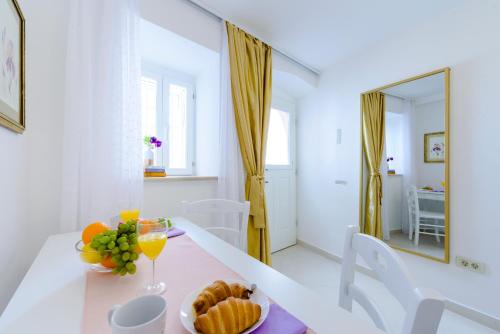 San Lorenzo Deluxe Room with Balcony 2