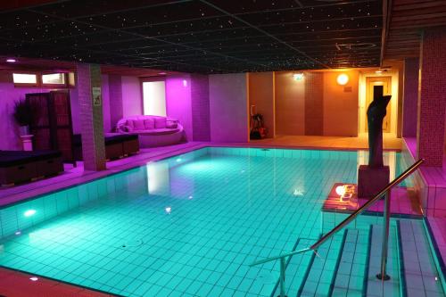 Swimming pool, Wellness Suites Dellewal in Terschelling