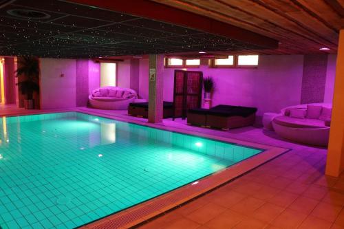 Swimming pool, Wellness Suites Dellewal in Terschelling