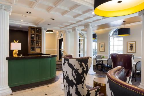Shared lounge/TV area, The Willows Hotel in Lake View