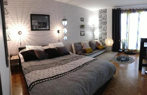 Le Parisien T1Antony-Berny by Beds4Wanderlust - 35m2 avec Balcon - Aeroport Orly 5miles - Train Stat in Антоні