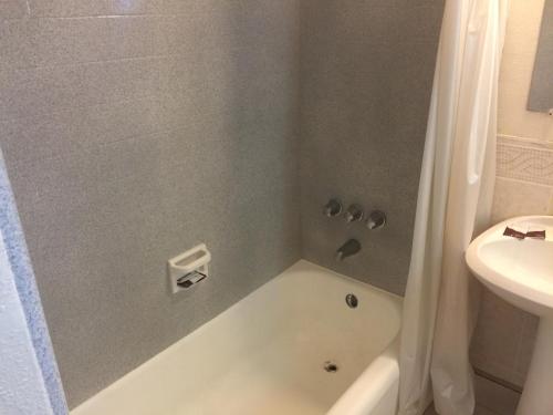 Frontier Motel – Anaheim, CA