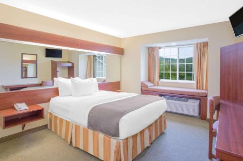 Microtel Inn and Suites Gassaway in Bison, USA