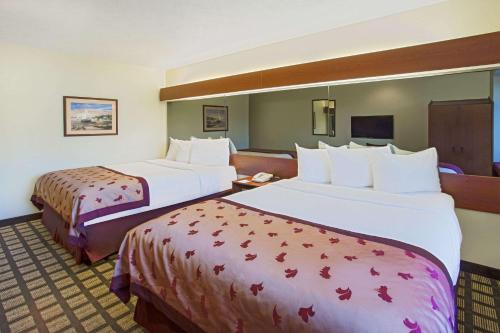 Microtel Inn & Suites by Wyndham Holland in Holland, USA