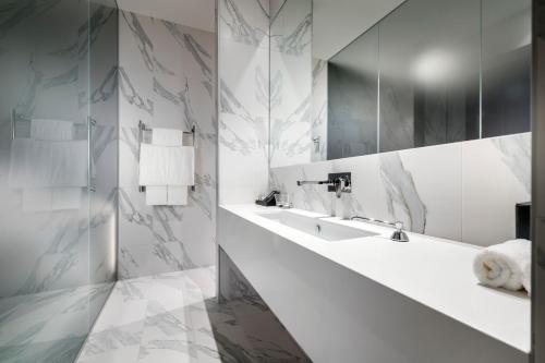 The Melbourne Hotel Room Type - Premier King Room
