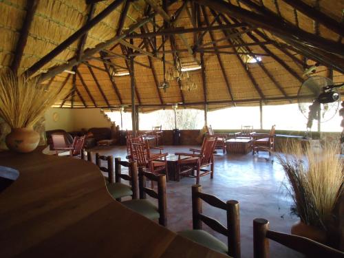 A-HOTEL.com - Phokoje Bush Lodge, lodge, Selebi-Pikwe, Botswana - price, reviews, booking, contact