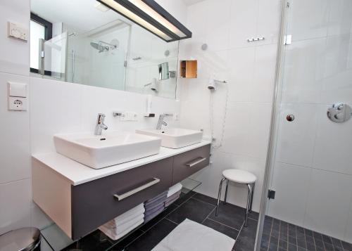 **** PanoramA Apartments - image 12