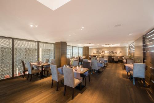 Hotel Illuster - image 8