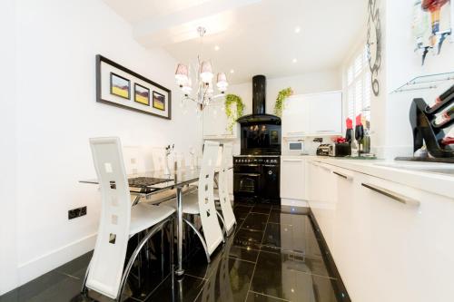 Juzz Holiday Lets – London