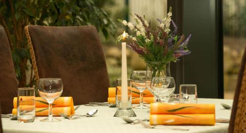 Ruser's Hotel - image 8