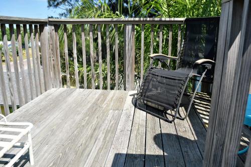 Paradise Cottage on Gulf Street - Three Bedroom Home