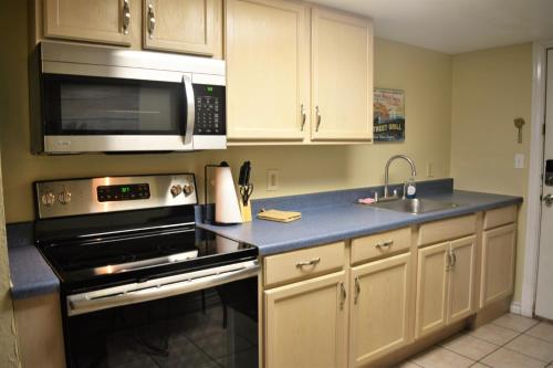132 Sea Breeze Beachview - One Bedroom Condo Port Aransas (TX)