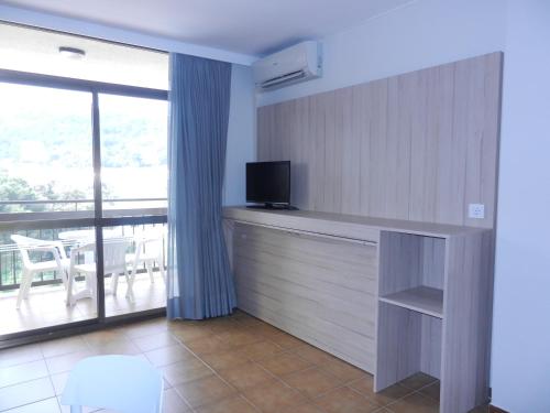 One-Bedroom Apartment with Balcony (2-4 Adults)