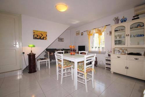  Apartment Meli, Unterkunft in Fuškulin