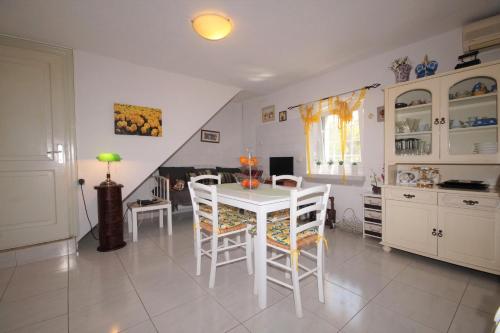  Apartment Meli, Pension in Fuškulin