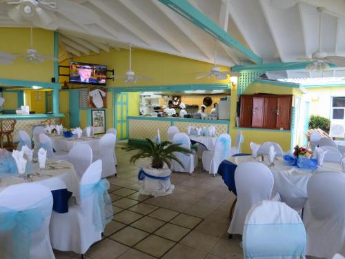 Essen und Erfrischungen, Timothy Beach Resort in Kittian Village